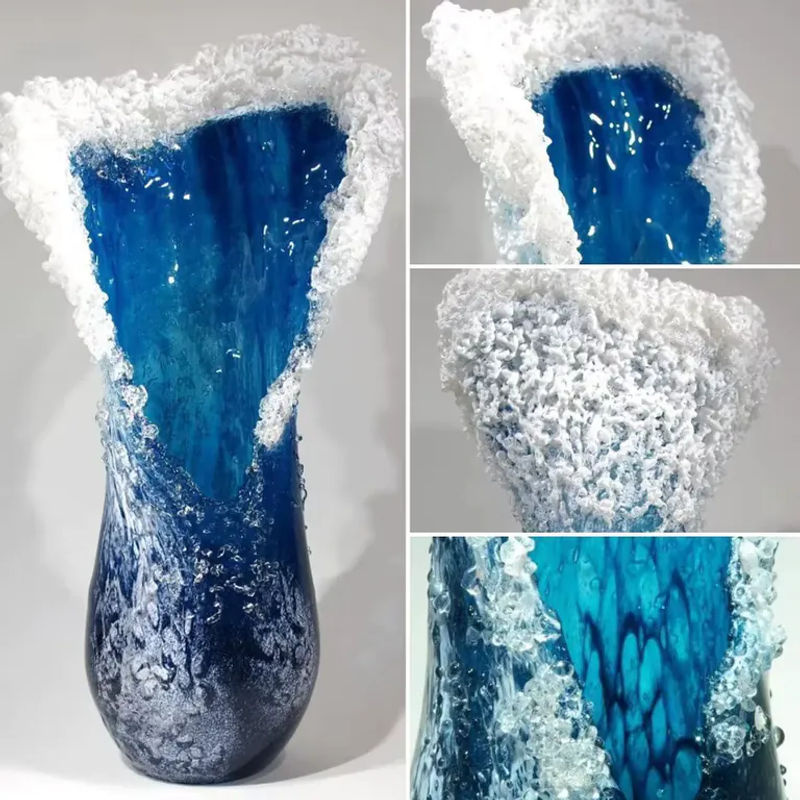 Moderne wellenförmige Vase aus Kunstharz in Ozeanblau mit abstrakter Riss-Optik zur Dekoration - Bild 2