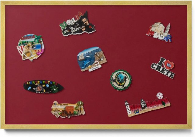 Tulup Magnettafel Metall Magnetpinnwand für Urlaubsmagnete in Burgunderrot mit Goldrahmen, Breite: 60 cm, Höhe: 40 cm - Bild 1
