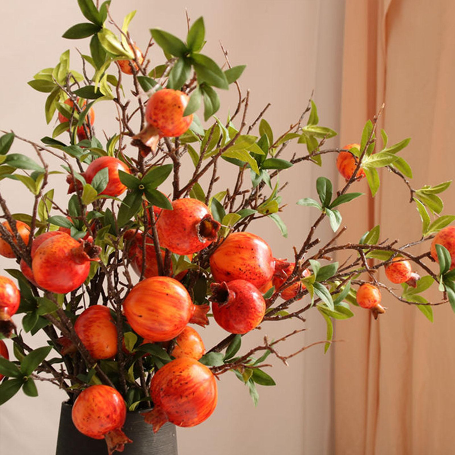 Realistischer künstlicher Granatapfelzweig mit 6 Früchten in Rot für die Dekoration in der Vase - Bild 4