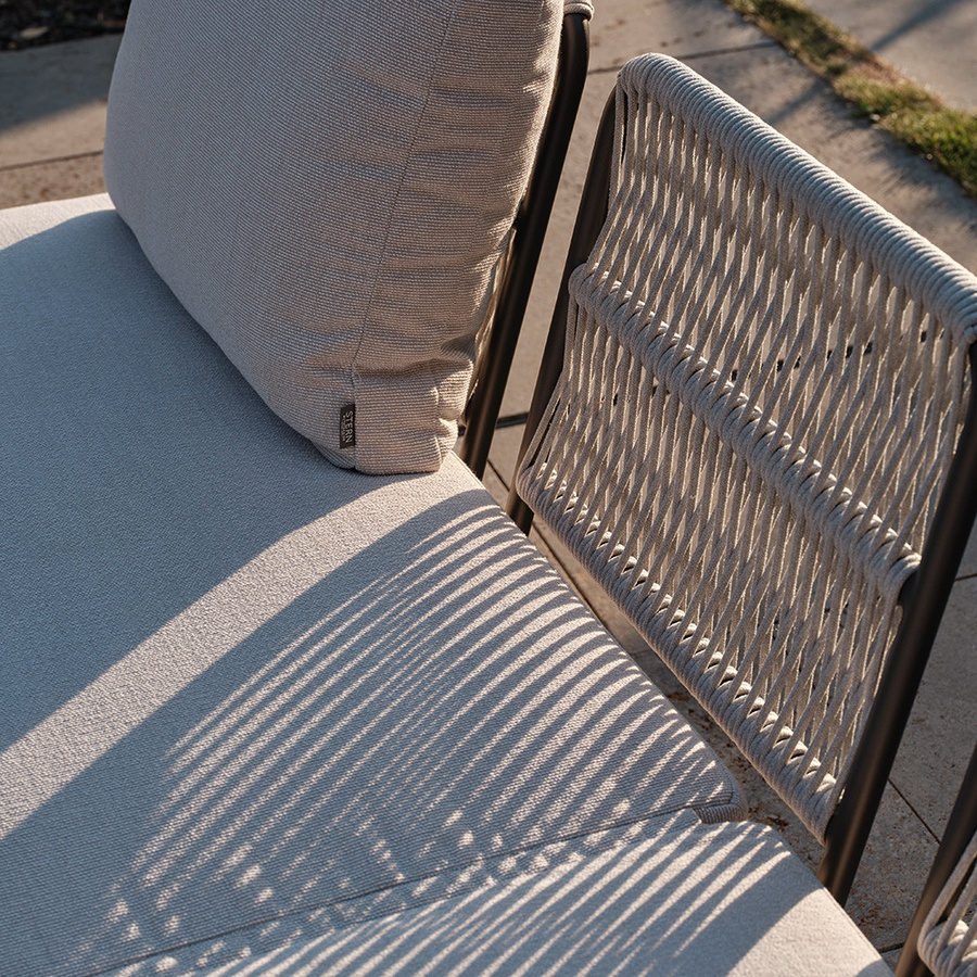 Stern Lounge Liege Enya aus Aluminium in Anthrazit Matt mit Kordel Rückenteilen und perlgrauem Polyacryl Kissenset - Bild 4