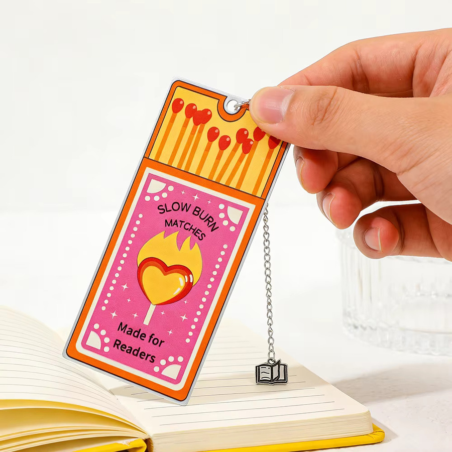 Slow Burn Metall-Lesezeichen mit Herz-Motiv und Metallkette in Multicolour im Vintage-Stil - Bild 4
