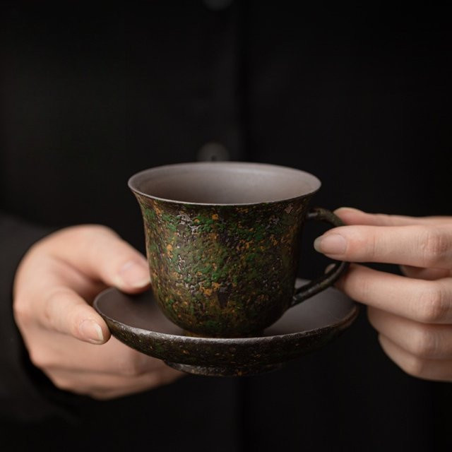 Kreative Keramiktasse mit Untertasse in Mehrfarbig, Retro-Design aus grober Keramik für Kaffee und Tee - Bild 1
