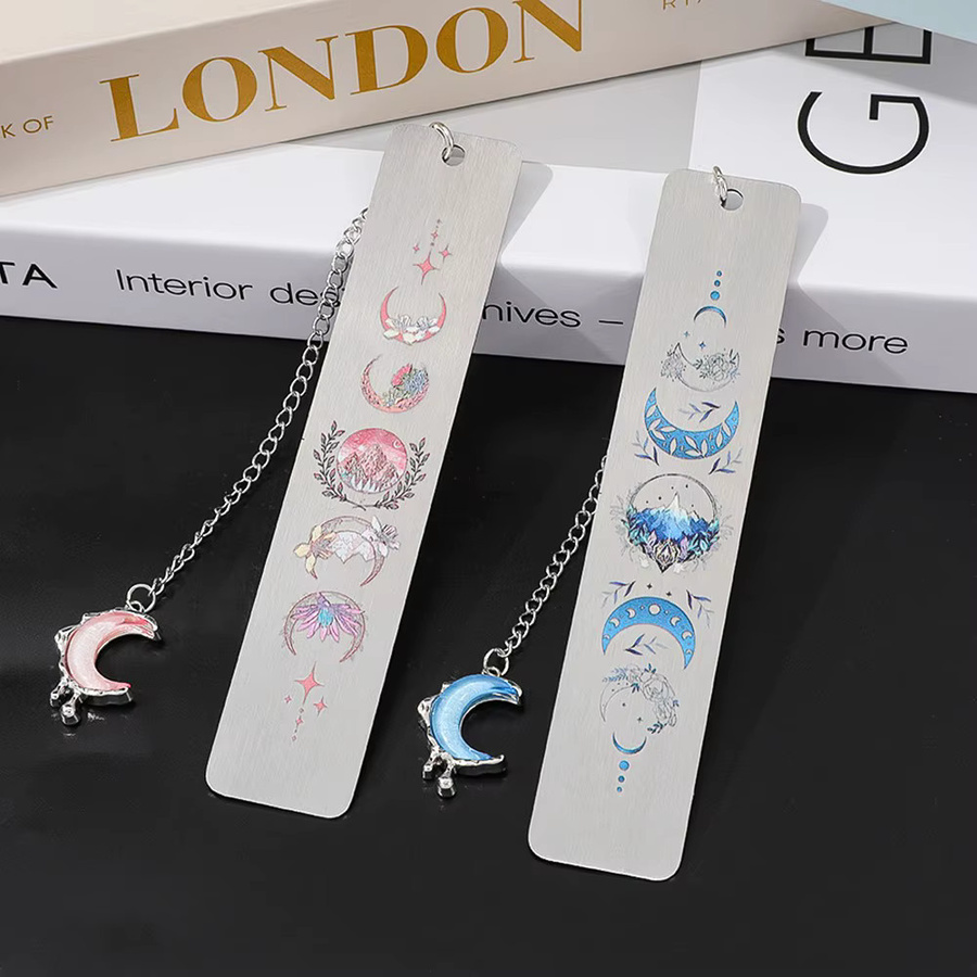 Charm Acotar Metall-Lesezeichen mit Mondberg in Blau, Rosa, Schwarz oder Gelb - Bild 3