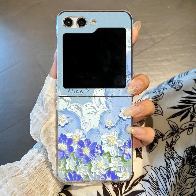 QYSFriday Klare Handyhülle mit romantischem Blumenmuster für Samsung Galaxy Z Flip 3 4 5 6 5G, stoßfeste Klapphülle aus hartem PC in Schwarz und Transparent - Bild 1