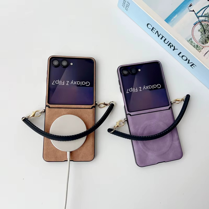 SUNWARD Lammleder-Handyhülle für Samsung Galaxy Z Flip mit MagSafe Magnetischem Laden und Silikonband-Schutzabdeckung in Lila - Bild 2
