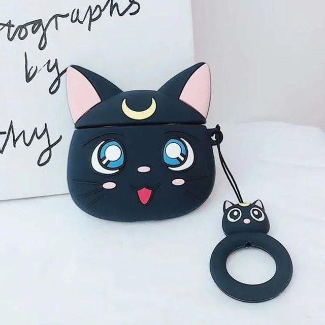 Schutzhülle Mondkatze für Apple AirPods 1/2/3 und Pro/Pro 2 in Schwarz und Mehrfarbig mit Anhänger - Bild 1