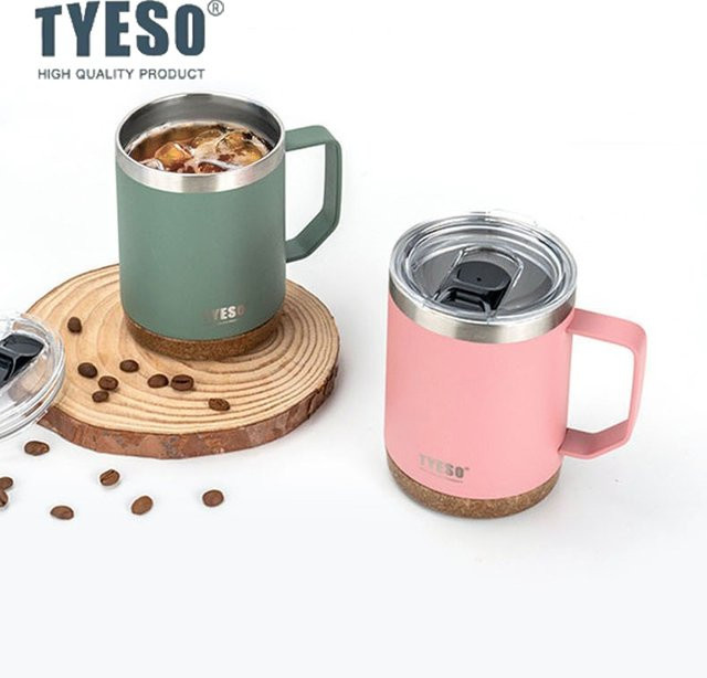 TYESO Vakuumisolierter Kaffeebecher aus Edelstahl mit Holzmaserung-Basis und Griff in Grün, 530ml oder 710ml - Bild 1