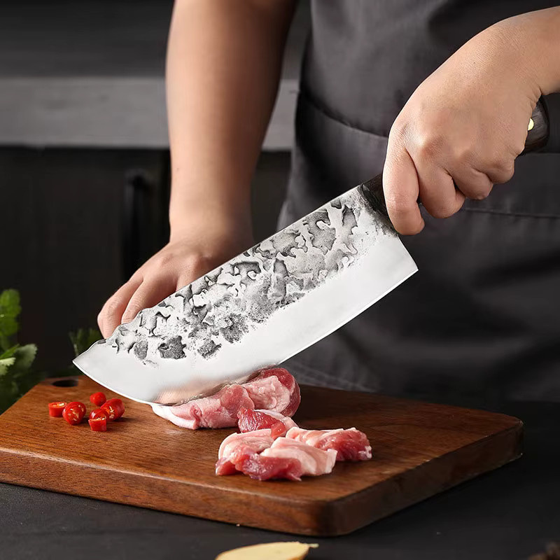 GuanQi Handgeschmiedetes Küchenmesser mit Holzgriff als Ultrascharfes Metzgerbeil zum Fleischschneiden und Fischfiletieren - Bild 4