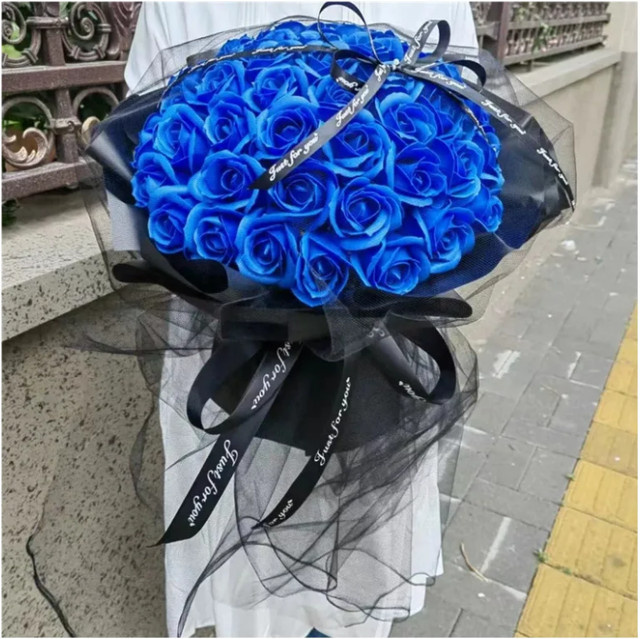Aqumotic Kunstrosen Bouquet in Blau als dekorativer Blumenstrauß für den Tisch - Bild 1