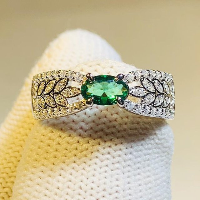 Huitan Eheringe Blattband Oval, Grün Zirkonia, Damen - Bild 1