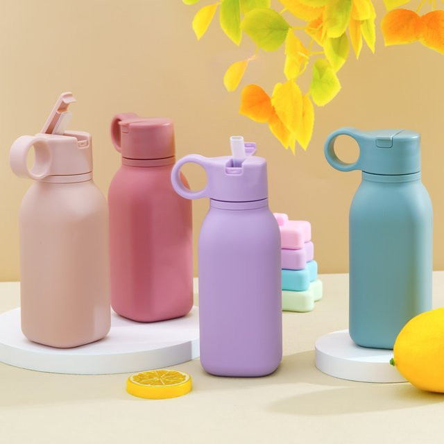 Tragbare Baby Silikon Sport Trinkflasche mit Strohhalm und auslaufsicherem Flip-Deckel in Mehrfarben - Bild 1