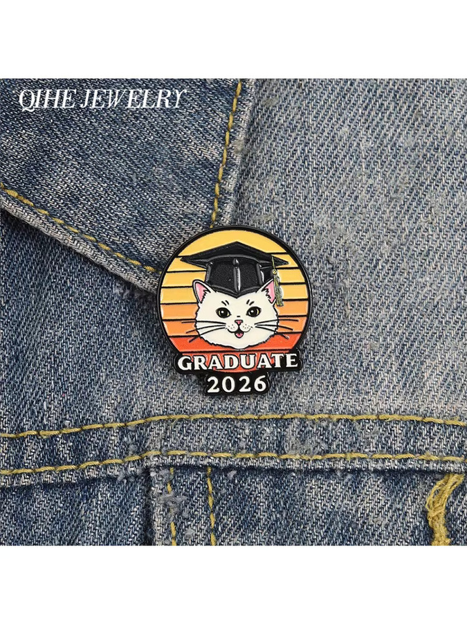 QIHE JEWELRY Anstecknadel, Weiße Katze mit Doktorhut, Weiß - Bild 4