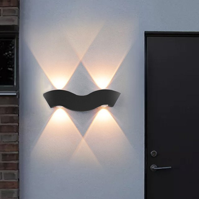 Moderne LED-Wandleuchte TRAZOS in Schwarz aus Metall mit warmweißem Licht für Flur, Küche, Wohnzimmer und Schlafzimmer - Bild 1