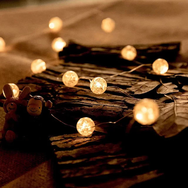 Batteriebetriebene LED-Lichterkette mit transparenten Kugeln in Warmweiß für deine Weihnachtsdekoration - Bild 1