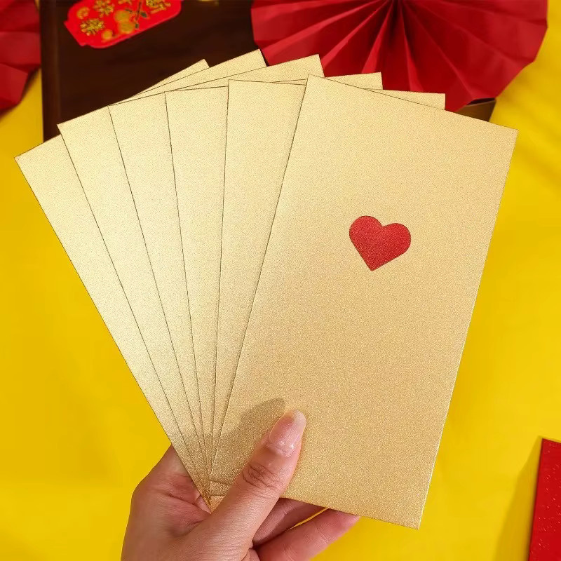 Rote herzförmige HongBao Geschenkumschläge mit goldenem Liebesmuster für chinesische Hochzeiten und Glücksgeld in Rot und Gold - Bild 2