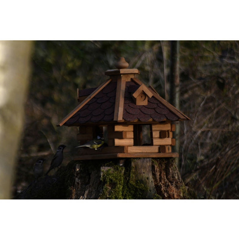 Dobar Rustikales XL-Vogelfutterhaus im Blockhaus-Stil aus Kiefernholz mit rotem Bitumendach und 6 Einfluglöchern in Braun/Dunkelbraun - Bild 4