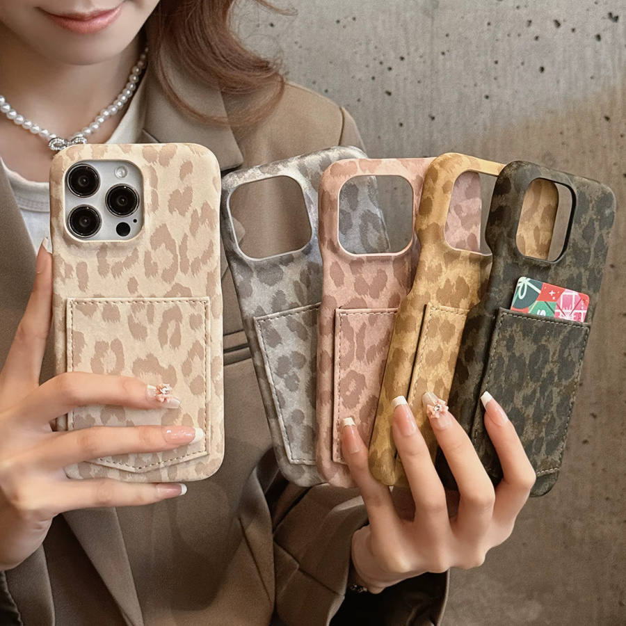 Retro Schutzhülle aus Mattleder-Imitat mit Leopardenmuster und Kartenfach für iPhone 17 16 15 14 13 Pro Max in Multicolour und Silber - Bild 5