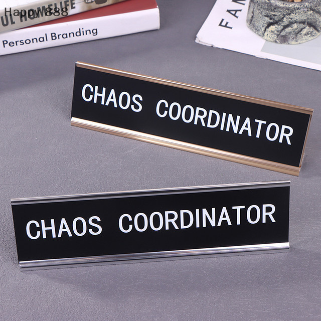 Humorvolles Schreibtischschild aus Metall für Frauen in Gold oder Schwarz zur Büroorganisation und Arbeitsplatzdekoration - Bild 1