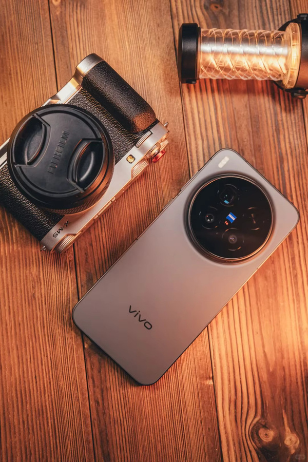 Vivo X300 Pro 5G Smartphone mit Dimensity 9500, 6,78 Zoll AMOLED-Display, 200MP ZEISS APO Teleobjektiv-Kamera, 6510mAh Akku, 90W FlashCharge, NFC und Android in Braun - Bild 4