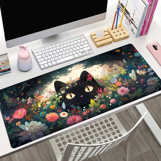 Großes Gaming-Mauspad mit schwarzen Katzen und Blumen in Schwarz-Multicolor, rutschfeste Schreibtischunterlage mit genähten Kanten und Gummiunterseite - Bild 1