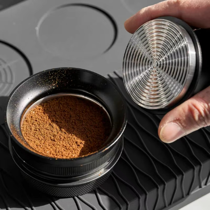 IKAPE Espresso-Tamper Set mit magnetischem Dosiertrichter in Schwarz aus Edelstahl für die Kapo K2 tragbare Kaffeemaschine (51/58 mm) - Bild 3