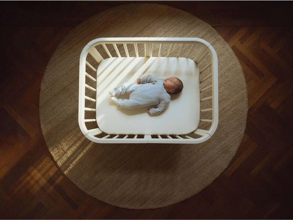 Stokke Nighti Mini Babybett aus Buchenholz in Natur, B/T/H: 65 x 85 x 78 cm