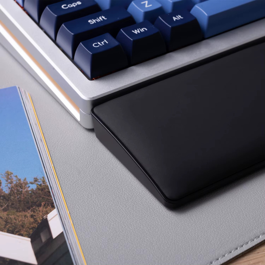 Akko Monsgeek PU-Handgelenkauflage für 87/98 Tasten in Pink oder Black mit ergonomischer Anti-Rutsch-Basis - Bild 1