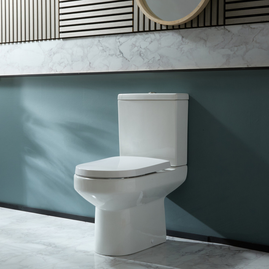 HudsonReed Stand WC in Weiß mit aufgesetztem Spülkasten, Chrom-Betätigungsknopf und Sitz mit Absenkautomatik, Siphonic-Spülung, H: 80,0 cm, B: 38,5 cm, T: 62,5 cm - Bild 1