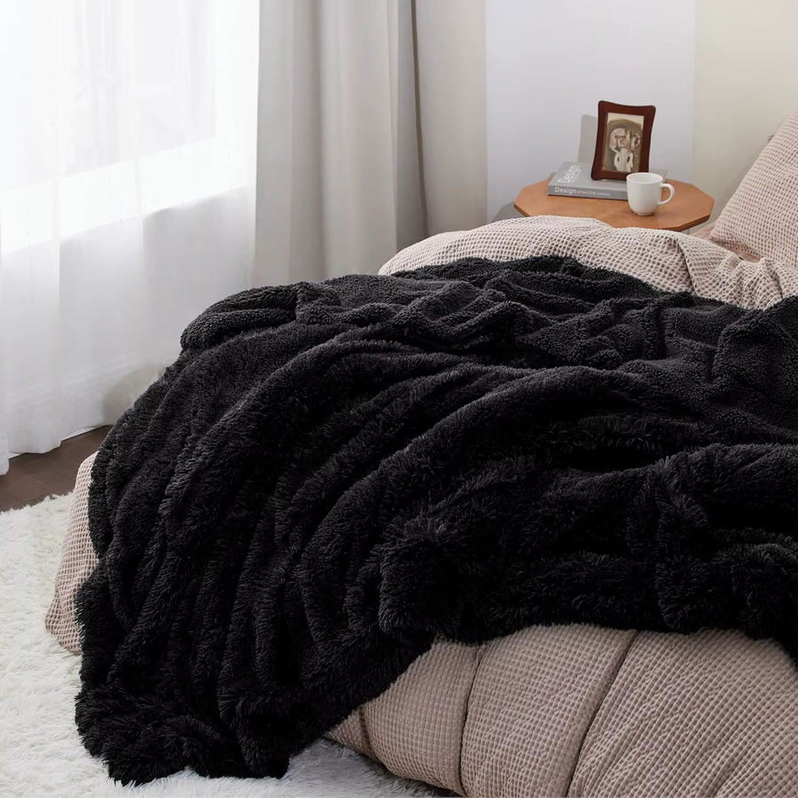 JUANNAI Überwurfdecke aus Fleece und Sherpa-Plüsch in Schwarz, Unisex Design, B/T: 120 x 80 cm - Bild 6