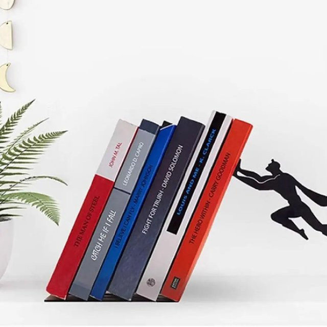 KOQZM Super Hero Metall Bücherregal Figuren als Desktop Ornament in Schwarz - Bild 1