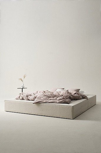 TRIBIO Bettgestell aus Massivholz und Bouclé-Stoff in Beige, B/T/H: 180 x 200 x 230 cm - Bild 1