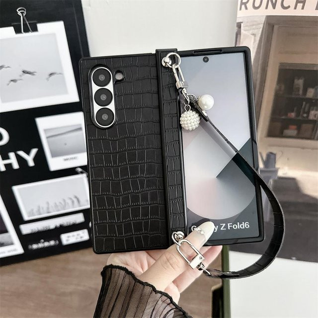 Samsung Galaxy Z Fold 7 6 5 4 3 Lederhülle mit Krokodil-Prägung, Scharnierschutz und Handgelenkschlaufe in Schwarz - Bild 1