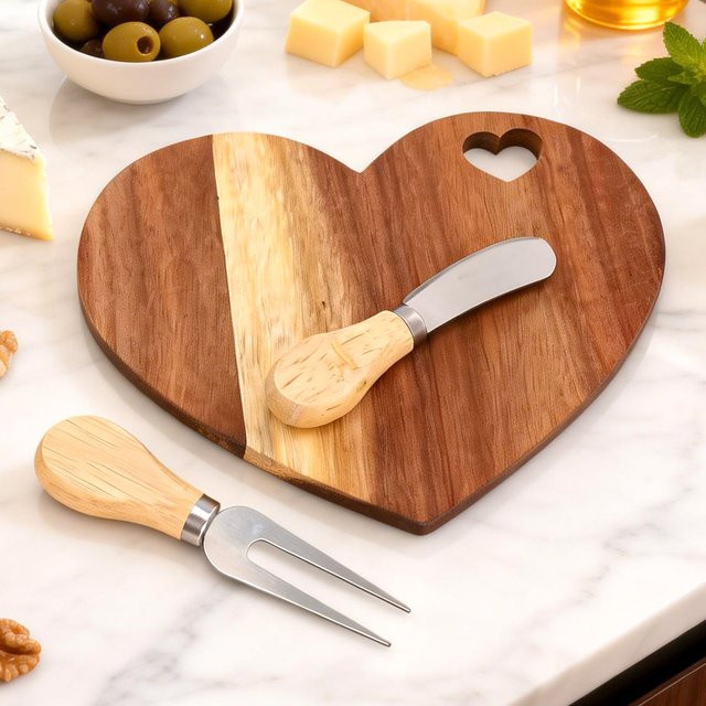 Favor Heart Käsebrett-Set aus Holz in Beige und Braun mit Käsemessern und Gabel - Bild 1