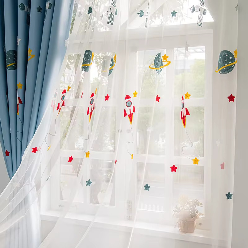 WPKIRA Kinderzimmervorhang Dunkelblau mit Weltraum-Motiv und Raketen-Stickerei, blickdicht Fensterbehandlung - Bild 3