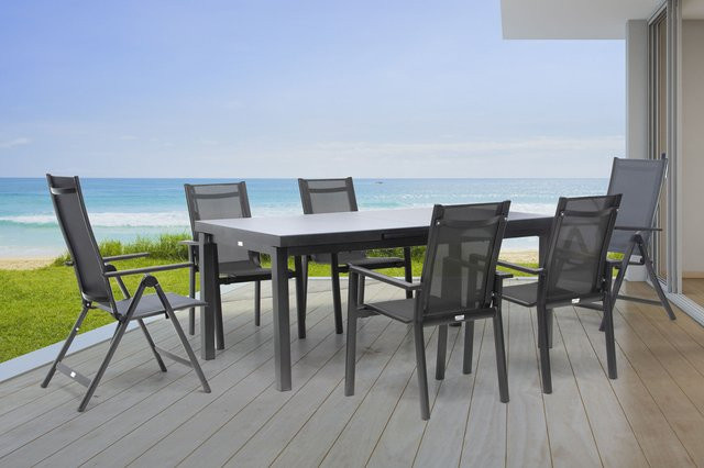 OUTFLEXX Premium Garten-Essgruppe aus Aluminium und Textilene in Anthrazit/Grau mit ausziehbarem Tisch und Sicherheitsglas, bestehend aus 4 Stapelstühlen und 2 Klappstühlen - Bild 1