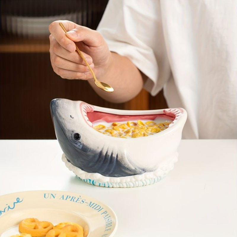Ästhetische Keramikschale in Hai-Design in Weiß für Küchendekoration und als Salatschüssel oder Süßigkeitenschale - Bild 1
