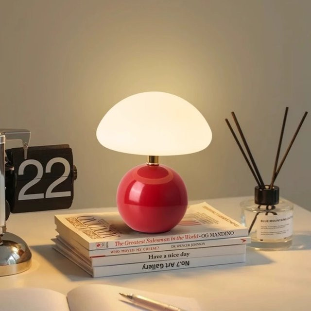 Dimmbares Pilz Nachtlicht in Weiß mit Touch-Schalter und USB-Ladefunktion für Schlafzimmer und Schreibtisch - Bild 1
