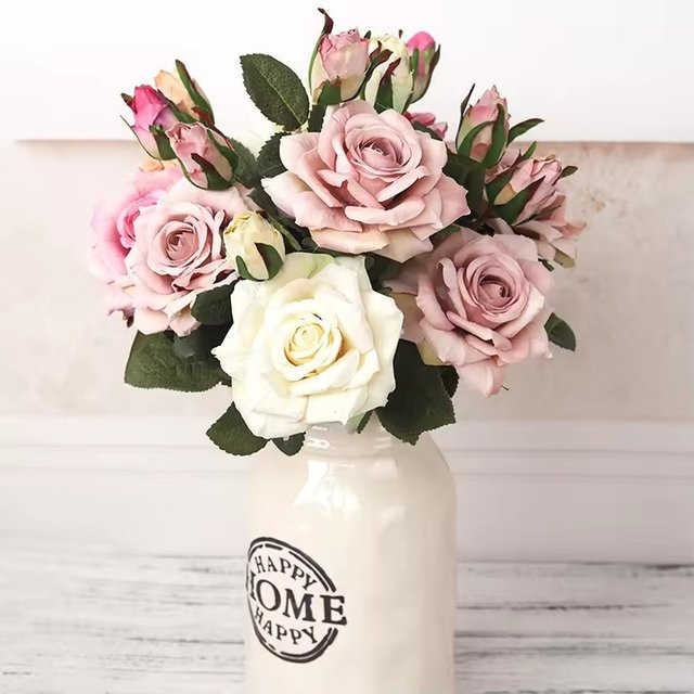2 Stück Kahaul Künstliche Rosenzweige in Weiß und Rot für Retro-Dekorationen bei Hochzeit und Gartenparty - Bild 1