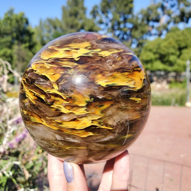 CrystalHola Tigerfell Schmuckkugel aus gelbem Quarz als Dekorationsobjekt - Bild 1