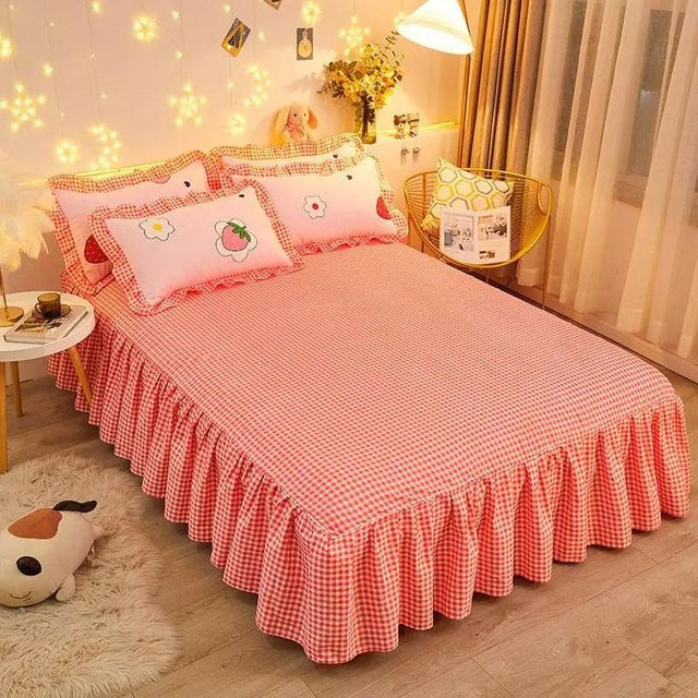 Dreiteiliges Bettwäsche-Set von Your Warm Home aus Baumwolle in Pink mit kariertem Betthrock, Bettbezug und Kissenbezug, B/T/H: 120 x 200 cm - Bild 1