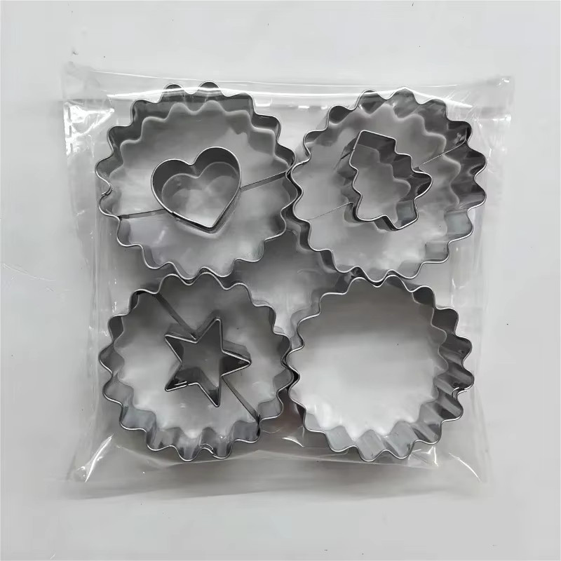 4-teiliges Set Edelstahl-Kuchenformen und Keksausstecher in Silber mit Herz- und Blumenformen für Biskuit und Süßigkeiten - Bild 2