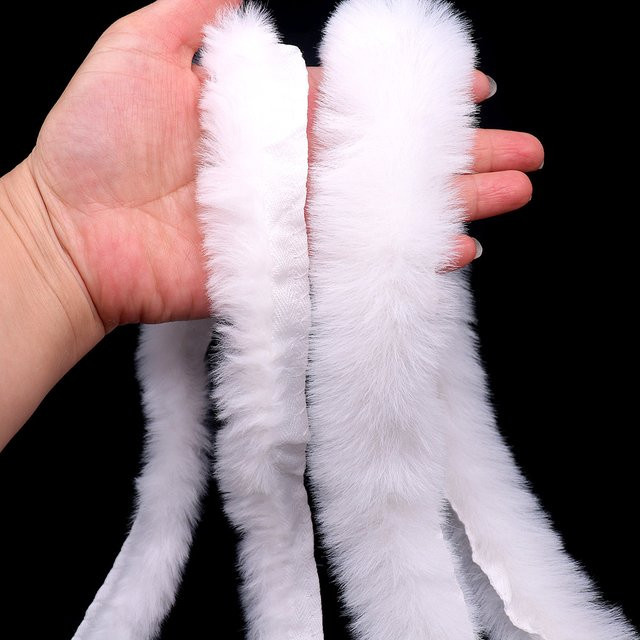 Weißes künstliches Pelzband mit Spitzenfransen für DIY-Dekorationen und Näharbeiten, Breite: 3 cm, Tiefe: 5 cm - Bild 1