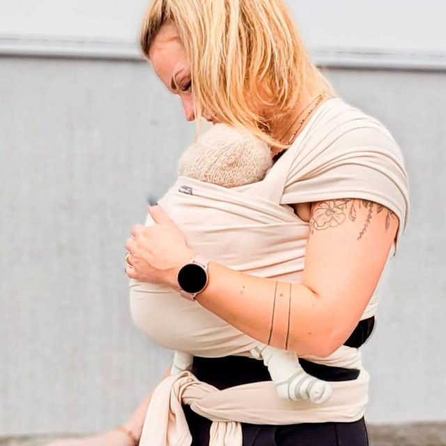 Hoppediz Babytragetuch Stretchy Wrap aus Baumwolle in Beige - Bild 1