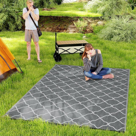 Wetterfester Outdoorteppich von Outsunny mit Netzmuster, UV-beständig und wendbar, Polypropylen