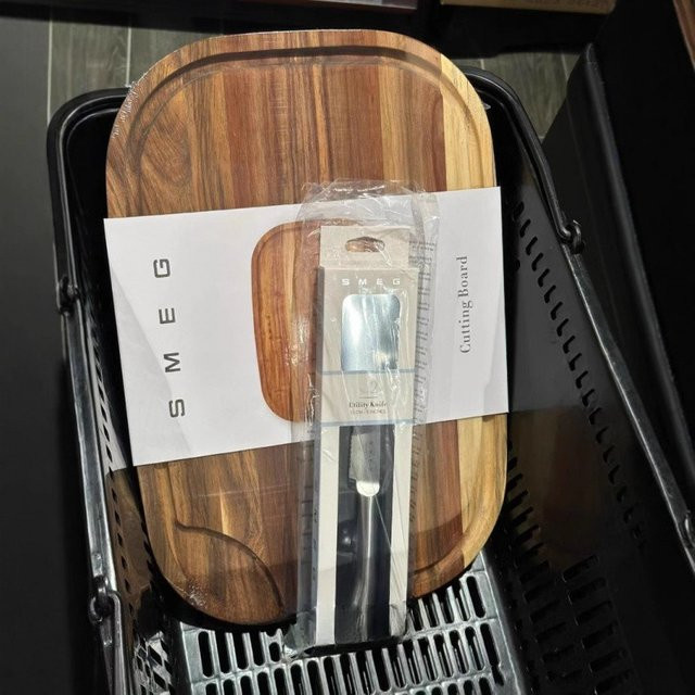 Smeg Schneidebrett aus Akazienholz in Braun, rechteckig - Bild 1