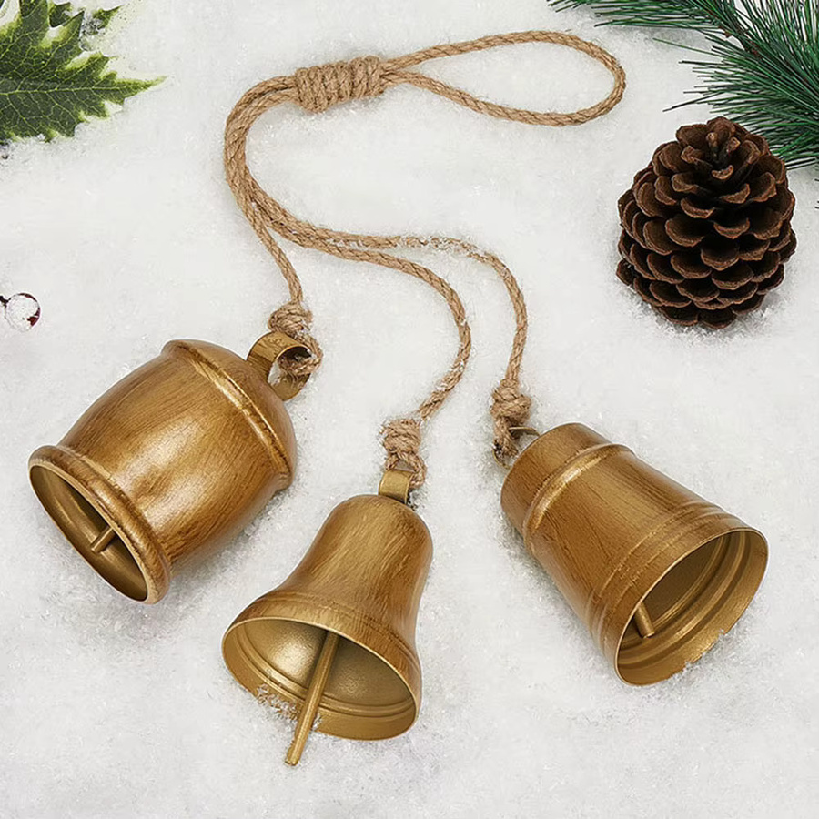 Handgefertigte Vintage Weihnachtsglocken aus Metall in Gold als rustikale Dekoration mit Seil zum Aufhängen - Bild 4