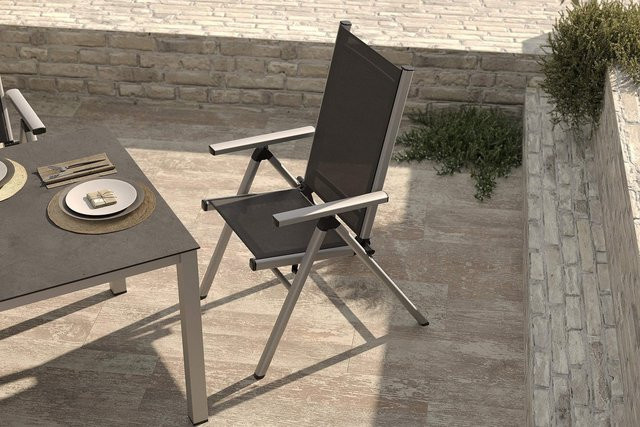 Kettler BasicPlus Pro Klappstuhl aus Aluminium und Textilene in Silber/Anthrazit, B/T/H: 75 x 62 x 110 cm - Bild 1