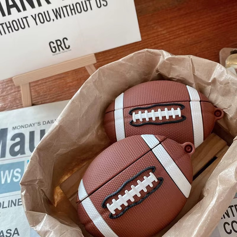 ZEKS Silikon Rugby-Kopfhörerhülle für Airpods Pro 2 und Airpods 1/2 in Braun mit 3D Cartoon-Design - Bild 2