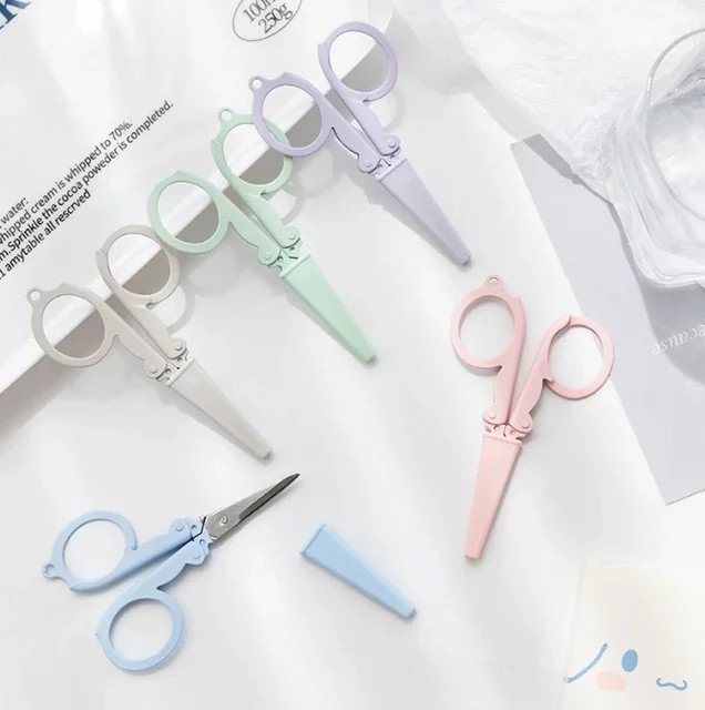Faltbare Mini-Schere im Morandi-Design als tragbarer Brieföffner und Bastelwerkzeug in Pink - Bild 1