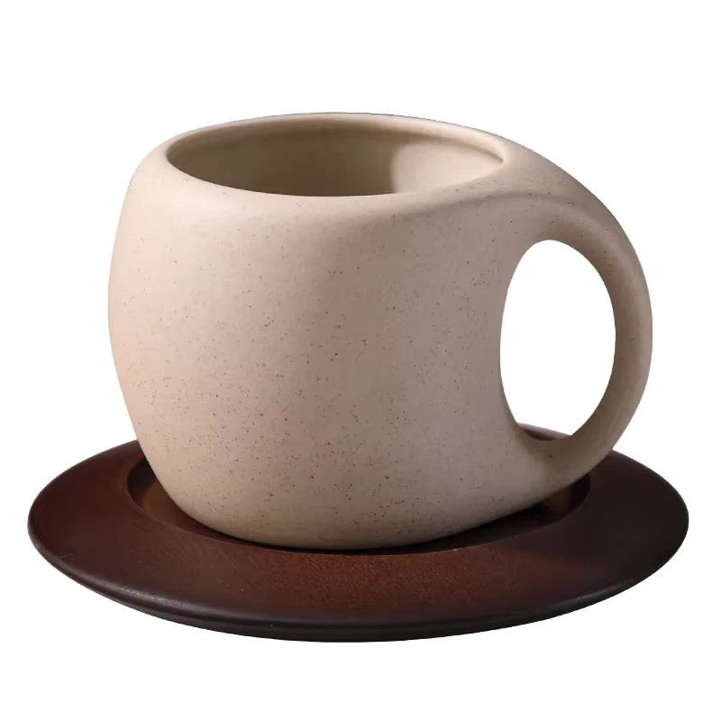 Keramik-Kaffeetasse mit Untertasse und Holzuntersetzer, Retro-Design Floral in Beige, Set bestehend aus Tasse, Untertasse, Löffel und Holzuntersetzer - Bild 4